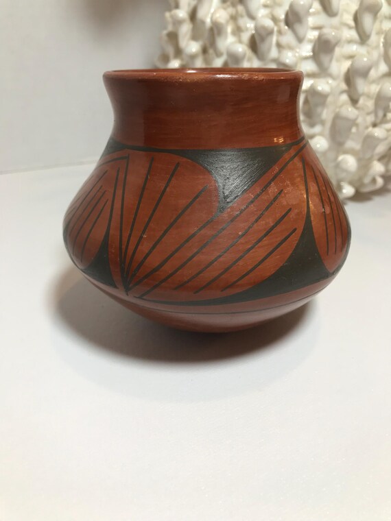 工芸品 Indian handmade pottery Native American Zuni Pottery Vase Tony Lorenzo - Etsy