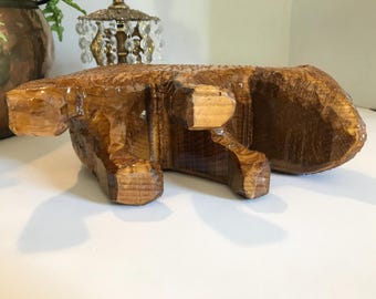 ヴィンテージの手彫りの木製クマの大きな像、目が飛び出たヴィンテージ