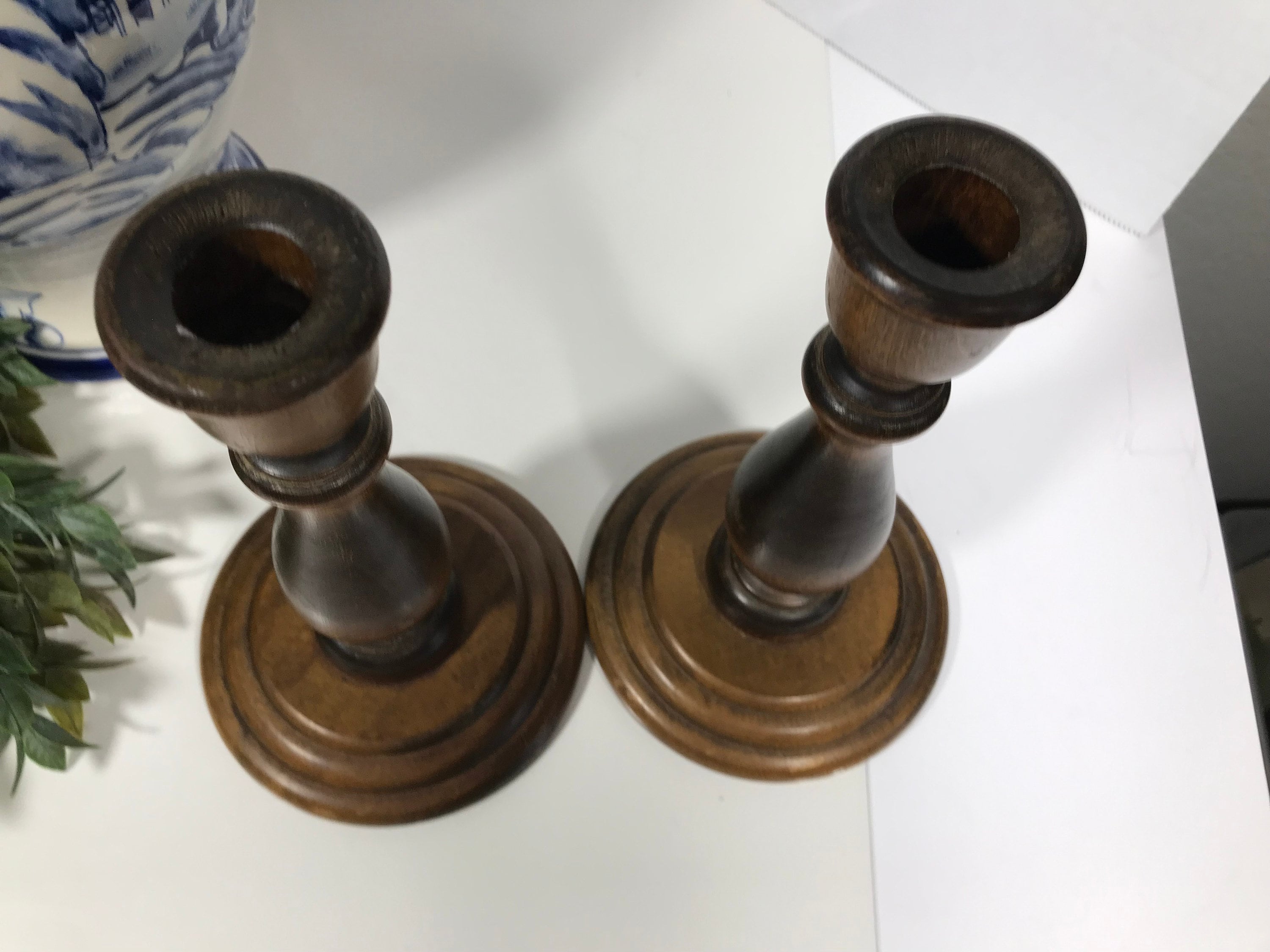 Portacandele conici in legno di quercia: centrotavola rustico