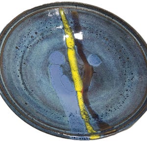 Cuenco grande de cerámica azul vidriada, plato decorativo de cerámica azul hecho a mano, frutero de cerámica azul vibrante y amarillo firmado