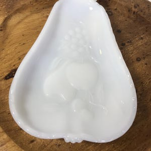 Vintage trinket dish, Vintage white milk glass pear trinket dish, Vintage white glass pear soap dish, elegant white glass pear shaped dish.
