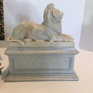 Vintage Lion figurine statue bookend, Vintage Hollywood Regency Lion statue on plinth style base, elegant lion statue decor, Lion bookend