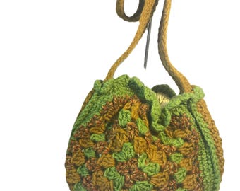 Borsa vintage in maglia hippie anni '70, borsa vintage in maglia color oro e verde avocado anni '70, borsa in maglia hippie anni '70, borsa in maglia boho