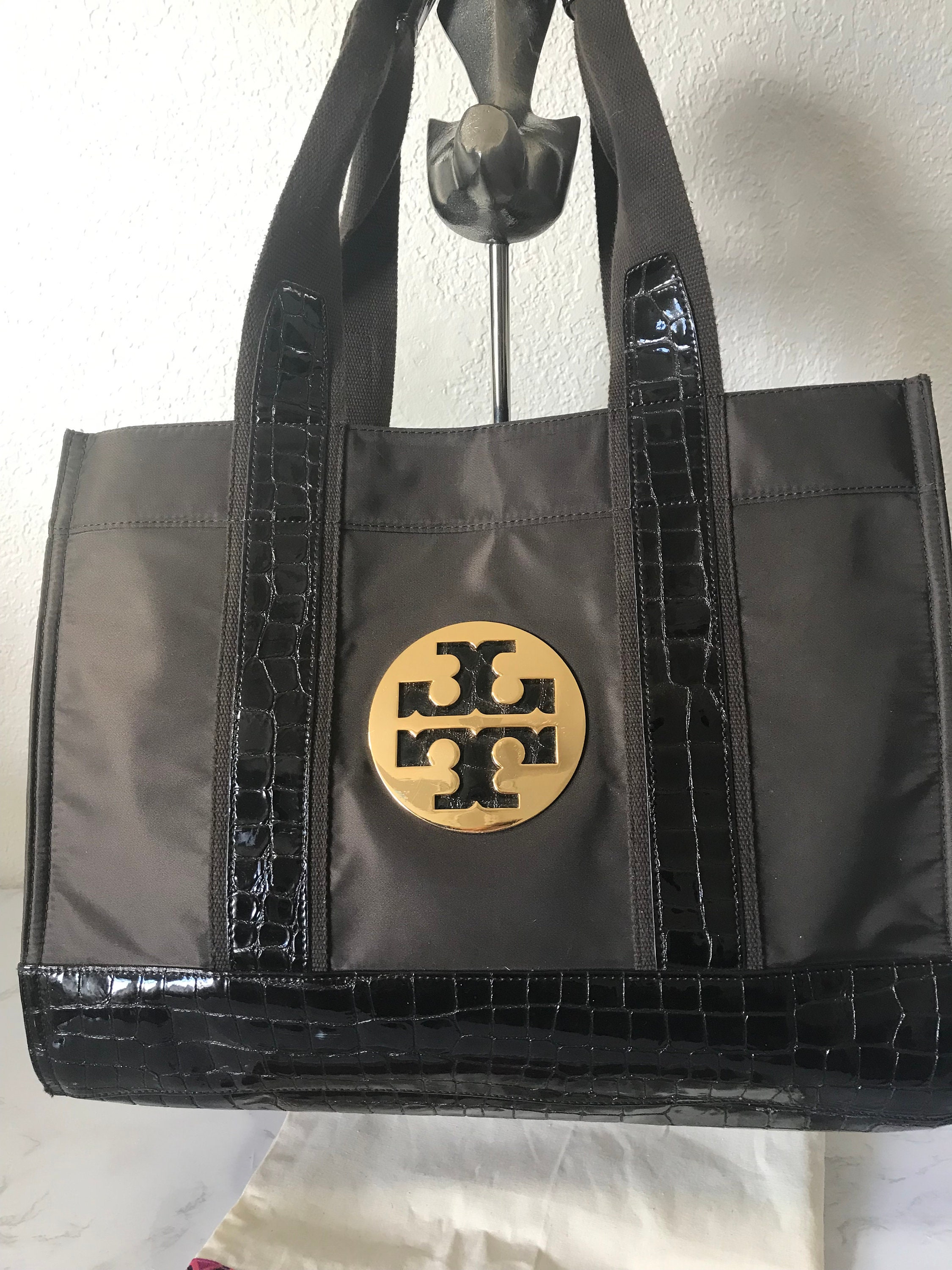 used Tory Burch York Buckle Saffiano Leather Tote Handbags