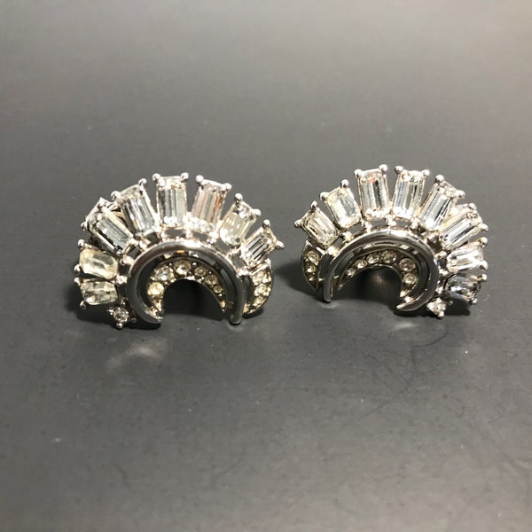 Vintage 1950s Crown Trifari rhinestone Art Deco style clip on earrings - Silver toned Vintage Crown Trifari Art Deco rhinestone earrings