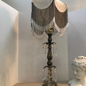 Vintage tafellamp van messing en marmer – Hollywood Regency-stijl met kristallen druppels – Sierlijke vintage verlichting