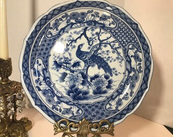 青と白の装飾陶器皿 ヴィンテージ 日本の青と白の磁器皿、枝に孔雀の模様 2 枚セット