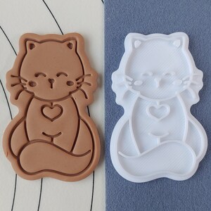Cat Wearing Heart Pendant 2 Cookie Cutter + Stamp (2 PCS)