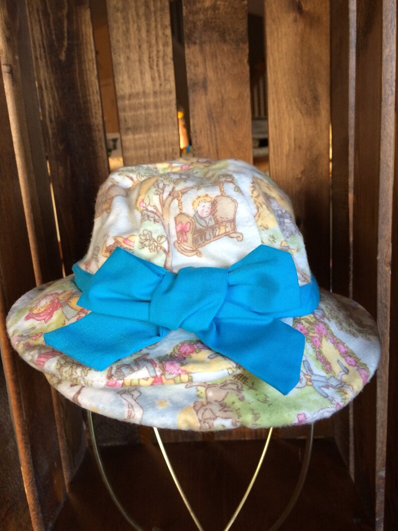 Girl/'s Medium Flannel Nursery Rhymes Sun Hat
