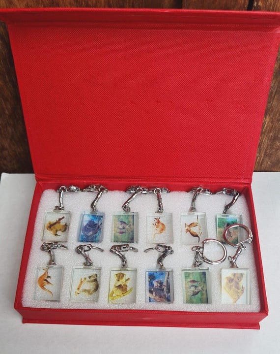 12 Australian Animals Key Rings Glass Etched box 18cm x 12cm Ideal Australian Souvenirs in Red Gift Box