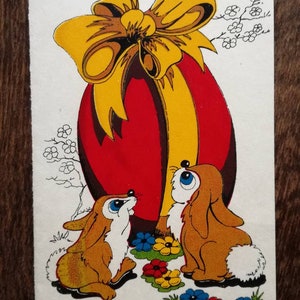 Cartão de Páscoa vintage sem uso, cartão em branco, impressão colorida retrô, design antigo, cartão de felicitações em papel, pintinho e ovo, perspectiva nostálgica, cartão de primavera