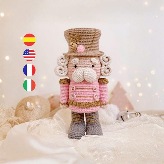 Patron de cascanueces a crochet, tutorial de Cascanueces  amigurumi tierno estilo romántico, descarga inmediata /Español -Inglés -Italiano
