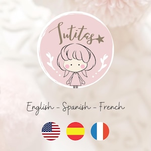 K&ouml;nnte beinhalten: Rosafarbener Kreis-Logo mit dem Wort "Sutitas" und einem Stern. Ein Cartoon-M&auml;dchen mit rosa Haaren befindet sich in der Mitte des Kreises. Der Text "English - Spanish - French" befindet sich unterhalb des Kreises. Die amerikanische, spanische und franz&ouml;sische Flagge befinden sich unterhalb des Textes.