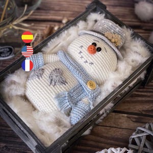 Snowy the snowman amigurumi crochet pattern, instand download. /English - Spanish and French