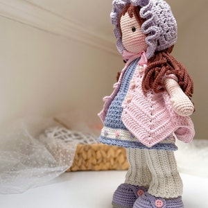 Emma, modèle de poupée amigurumi romantique à télécharger instantanément en PDF / Espagnol Anglais image 3