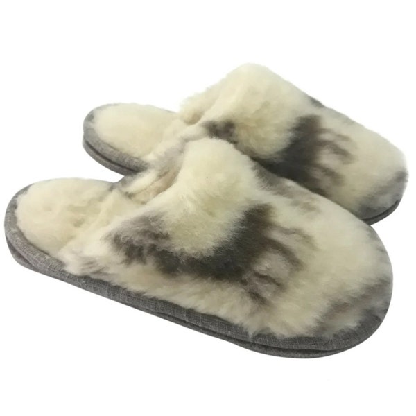 Eco Women's / Men's Sheep Wool Slippers / Sheepskin Slippers - Felt Sole, Christmas Gift, Sheepskin Slippers Beige Reindeer