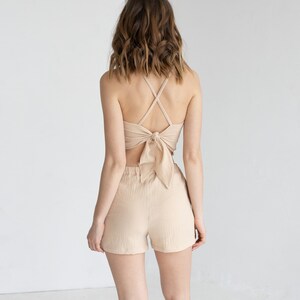 Conjunto de top corto y pantalones cortos de gasa, top corto de dos piezas de muselina, ropa informal, camiseta sin mangas y pantalones cortos de muselina con espalda cruzada, conjunto sexy de verano de gasa doble.