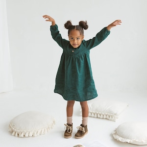 Girls Linen Dress With Buttons, Emerald Linen Dress With Bishop Sleeves, Toddler Linen Boho Dress, Long Sleeves Linen Christmas Dress