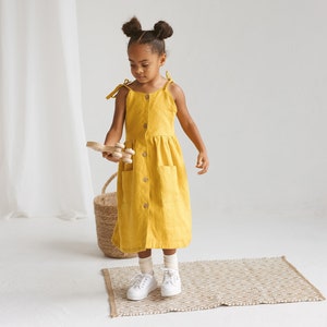 Vestito grembiule in lino per bambine, vestito vintage in lino naturale per bambine, vestito boho in lino per bambine, vestito estivo in lino, vestito giallo in lino per bambine