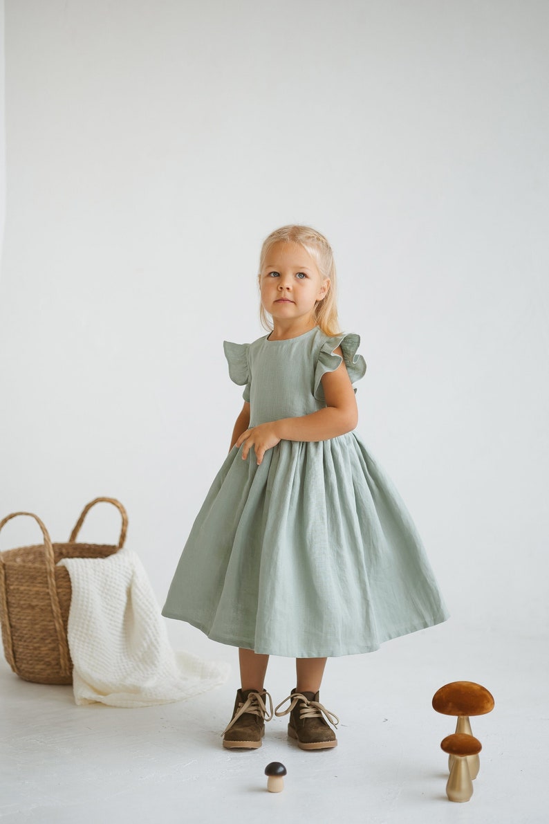 Robe en lin à volants pour fille, Robe sans manches en lin naturel, Robe bohème en lin pour tout-petit, Robe d'été en lin sauge, Robe en lin décontractée pour fille image 1