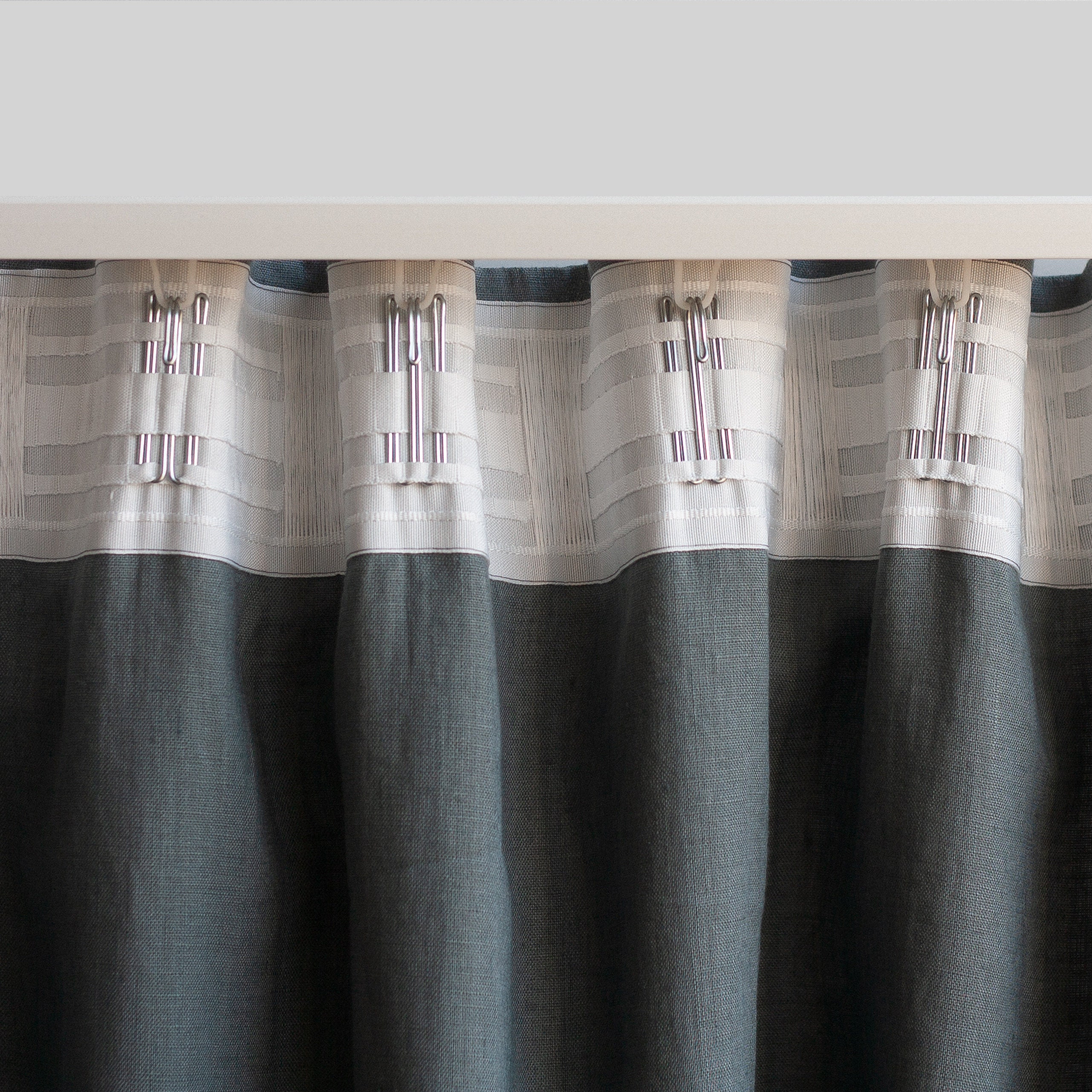 Set of 15 Curtain Hooks for Curtains With A Multifunctional