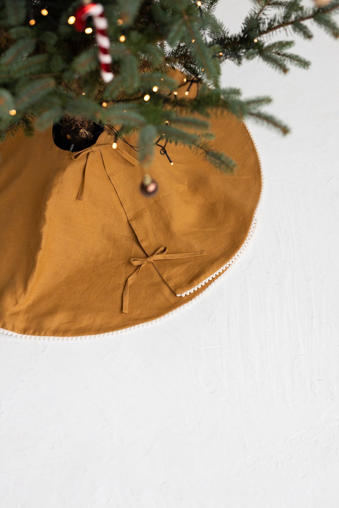 Classic Linen Christmas Tree Skirt