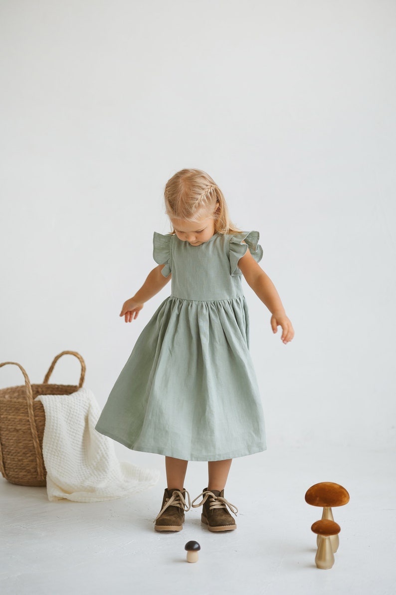 Robe en lin à volants pour fille, Robe sans manches en lin naturel, Robe bohème en lin pour tout-petit, Robe d'été en lin sauge, Robe en lin décontractée pour fille image 7