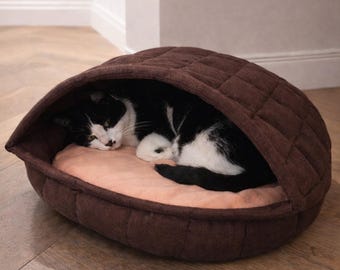 Handmade Quilted Linen Cat Cave: Natural Wool Filling, Cozy Cat Bed