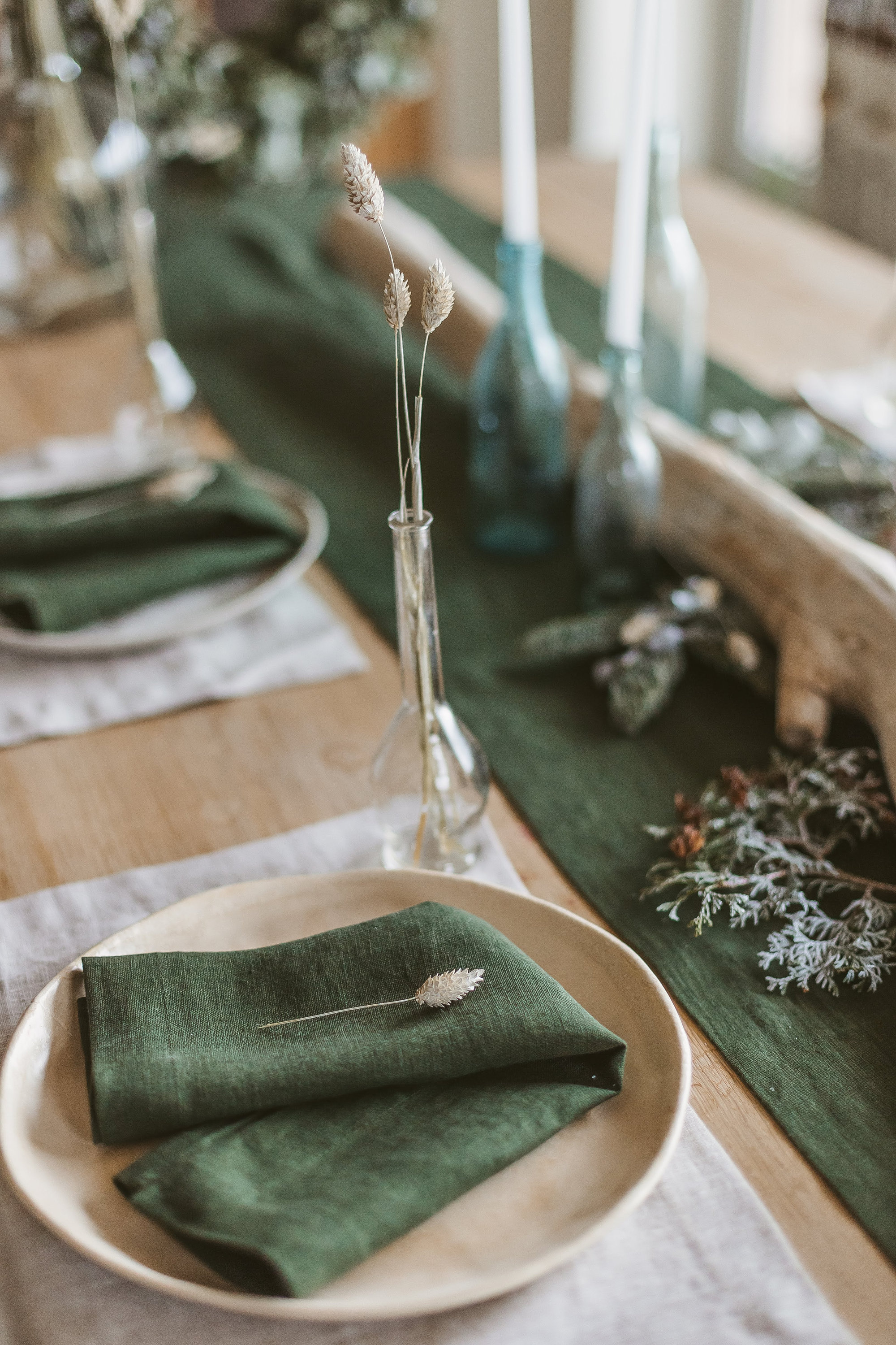 Lintex Walden Green Holiday 14x70 Table Runner with Matching 8 Piece  Napkin Se