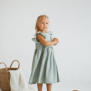 Robe en lin à volants pour fille, Robe sans manches en lin naturel, Robe bohème en lin pour tout-petit, Robe d'été en lin sauge, Robe en lin décontractée pour fille image 6