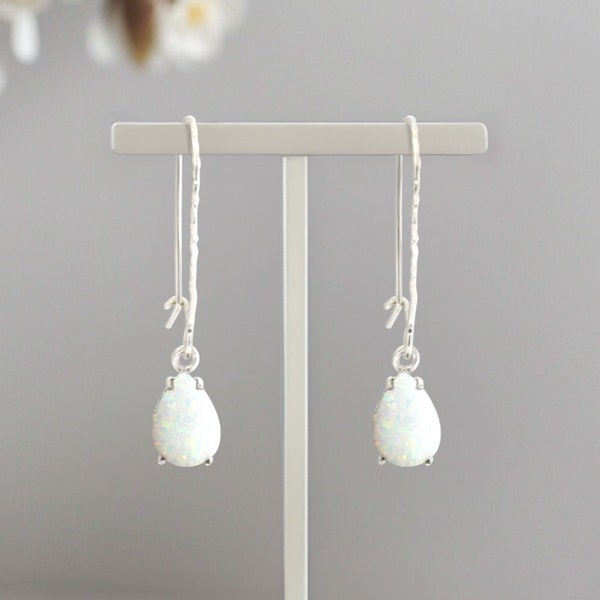 Boucles d'oreilles en forme de goutte d'opale, Boucles d'oreilles en opale blanche, Boucles d'oreilles en argent sterling, Bijoux en opale, Boucles d'oreilles opale pour femmes, Boucles d'oreilles en argent avec pierres précieuses, 925