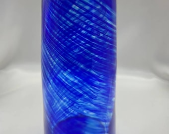 Beau grand vase tourbillonnant bleu en verre soufflé à la main