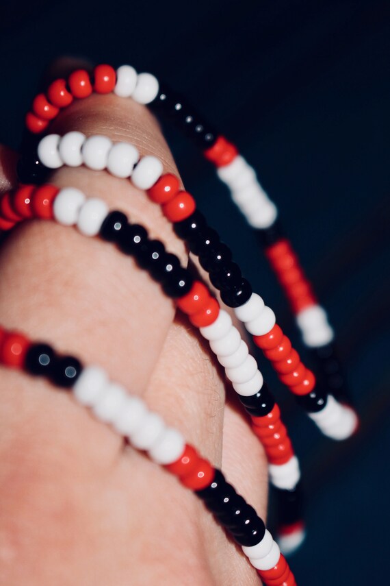 thumbnail image 2 of Vintage Style Beaded Bracelet – Red, Black & White Acrylic – Rockabilly Pin Up 50s 60s 2 of 5