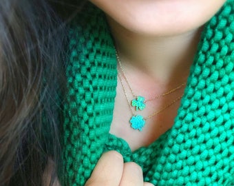 Collier d’opale de trèfle irlandais ou collier d’opale de trèfle à quatre feuilles sur chaîne plaquée argent sterling ou or, collier de trèfle petit