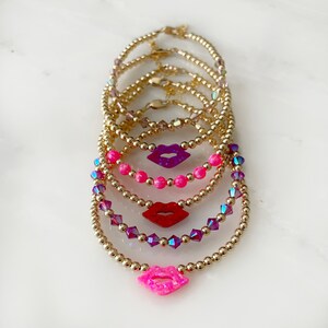 Pulsera de labios de ópalo en rojo o rosa caliente en una pulsera de cuentas rellena de oro de plata esterlina o de oro rosa imagen 4