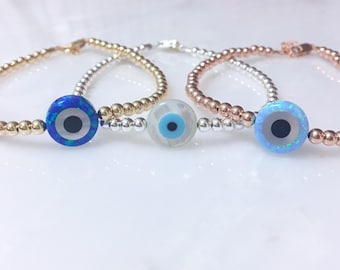 Ópalo de mal de ojo en azul oscuro azul claro o blanco en una pulsera llena de oro rosa o oro de plata de ley con cuentas, joyería de mal de ojo