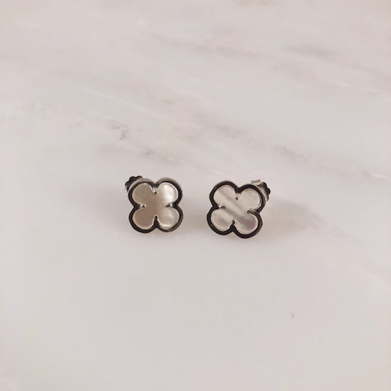 【TOCCA】CLOVER PEARL EARRINGS IMG_4955_1080x.jpg?v=1678654039