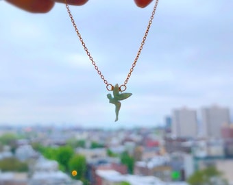 Collier de fée d’opale délicat de Tinkerbell en blanc ou menthe sur la chaîne plaquée argent sterling ou or, collier blanc minuscule de fée, tinkerbell