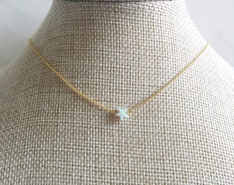 Collier mini étoile délicate opale blanc menthe bleu marine bleu clair ou mauve et argent Sterling ou chaîne en plaqué or, lune et étoile bijoux