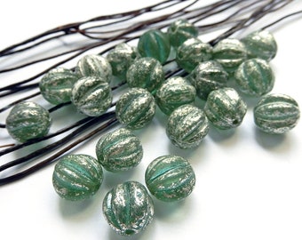 Perles 10 mm verre de Bohême vert aqua argent lustré melon Tchèque