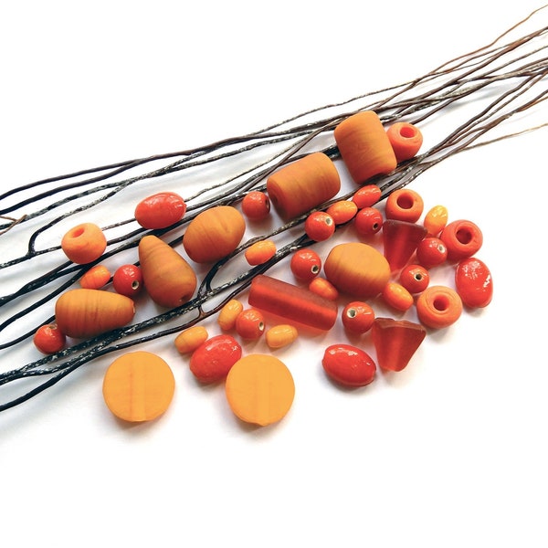 Assortiment de perles indiennes orange verre fabrication artisanale 42 g