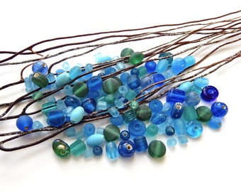 Assortiment 80 perles indiennes mix vert bleu verre