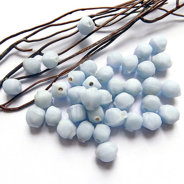 Perles bleu pastel 8 mm verre mat opaque vintage France par 12/20