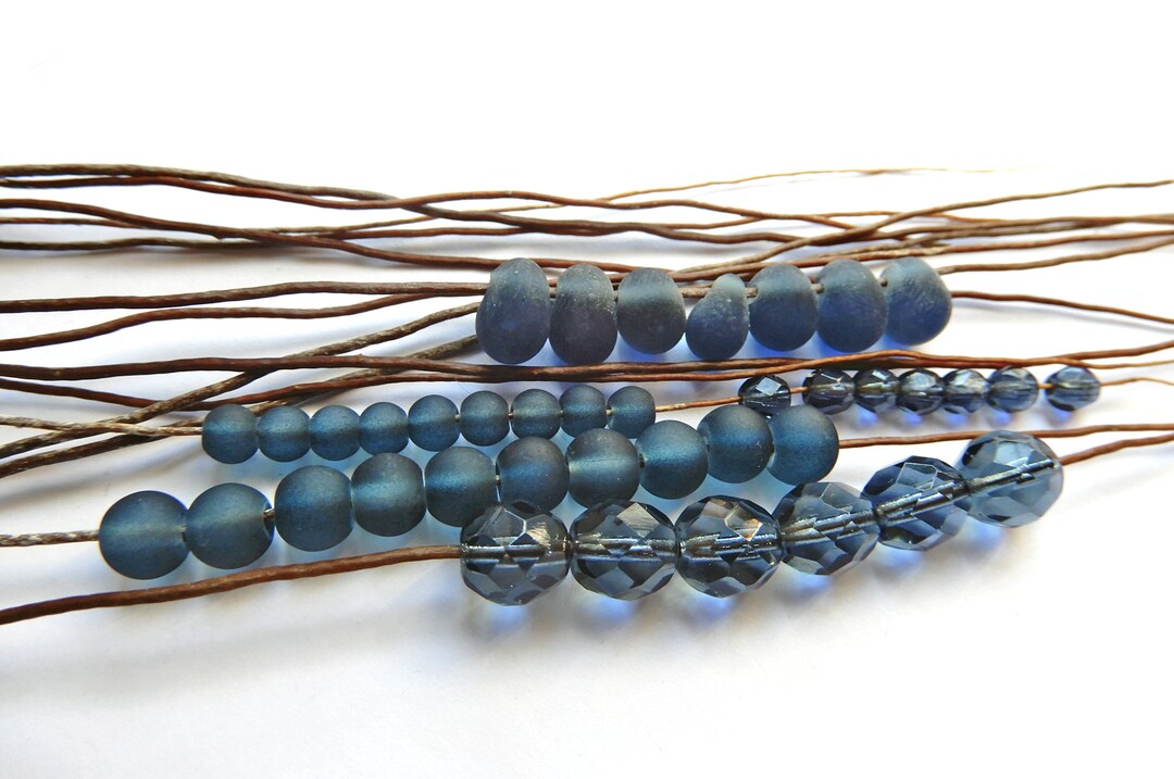 Perles En Verre Bleu Russe à Facettes - Taille 7-9 Mm - Grand Trou Africain - Fait Main Au Ghana