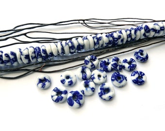 Perles disque en verre recyclé 11 mm blanc bleu opaque mat artisanal