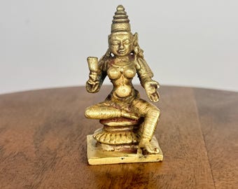 Uma Devi - Prasiddh idoler presenterar museet replikerade idoler