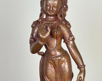 Tara Devi - Prasiddh Idols presenteert gerepliceerd idool in kopermuseum