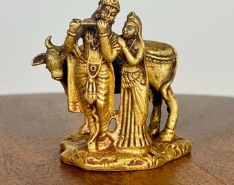 Radha Krishna - Prasiddh Idols presenta un ídolo replicado en un museo hecho por Panchaloha