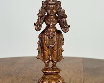 Surya Narayana - Prasiddh Idols Presents presenteert in koper gemaakt museum gerepliceerd idool