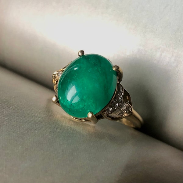 Vintage Large Muzo Columbian Emerald Cabochon on 10k Gold Ring Size 6.75